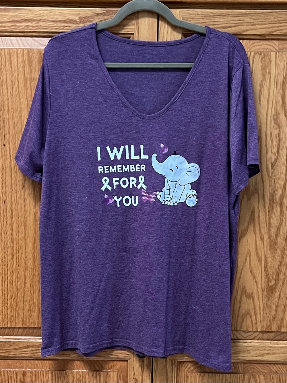 Purple Women’s V-Neck Shirt with Elephant Graphic, GUC, Size 2X